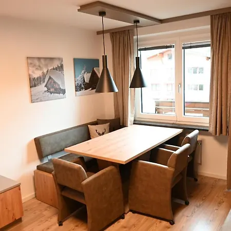 アパート Penthouse 82 By Four Seasons Apartments