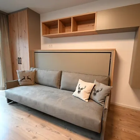 Penthouse 82 By Four Seasons Apartments * カプルーン