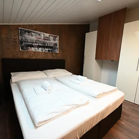 Penthouse 82 By Four Seasons Apartments アパート カプルーン
